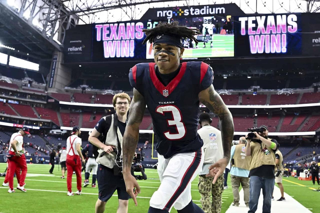 Texans' Tank Dell hospitalized with 'significant' knee injury - ESPN